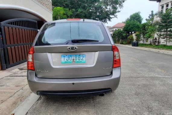 Selling Silver Kia Carens 2011 in Biñan