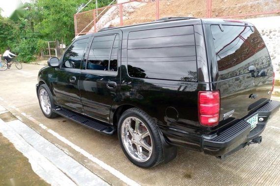 Selling Black Ford Expedition 2000 in San Jose del Monte