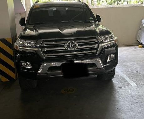 Sell 2018 Toyota Land Cruiser in Makati