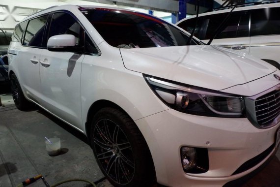 White Kia Carnival 2016 for sale in Automatic