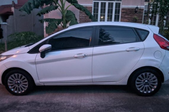 Sell White 2012 Ford Fiesta in Carmona