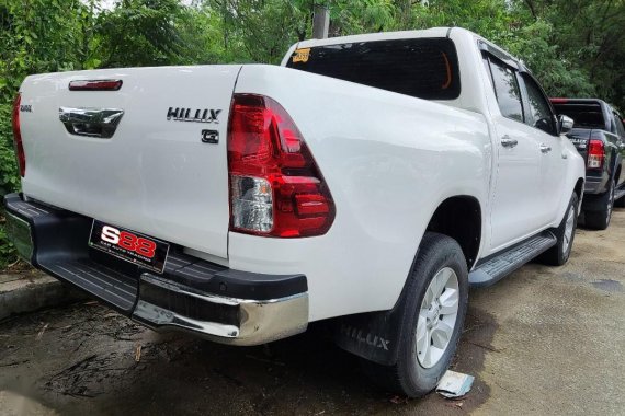 Selling White Toyota Hilux 2020 in Quezon