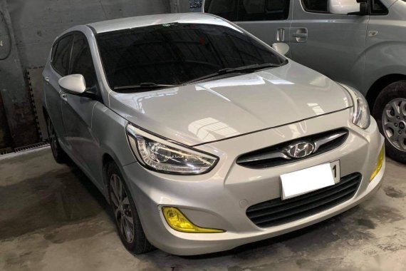 Pearl White Hyundai Accent 2014 for sale in Makati