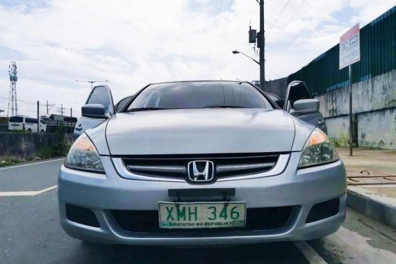 Selling Brightsilver Honda Accord 2004 in Dasmariñas