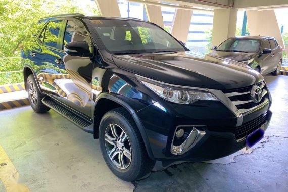 Selling Black Toyota Fortuner 2017 in Makati