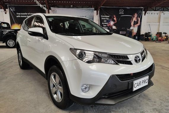 Selling White Toyota RAV4 2015 in San Fernando