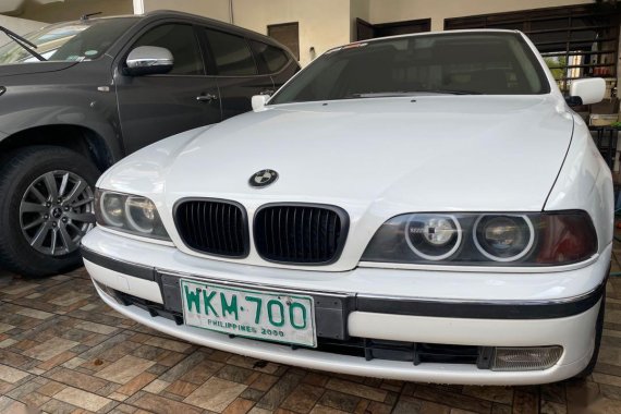 Selling Pearl White Bmw 520I 2000 in Pasay