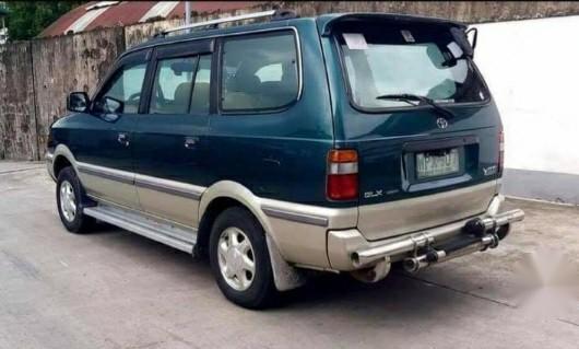 Selling Green Toyota Revo 2000 in Valenzuela