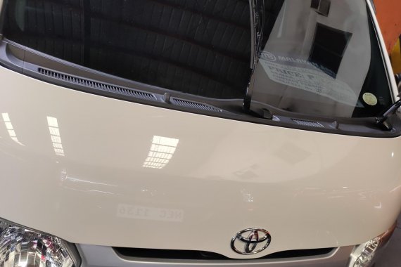 HOT!! White 2018 Toyota Hiace for sale at cheap price