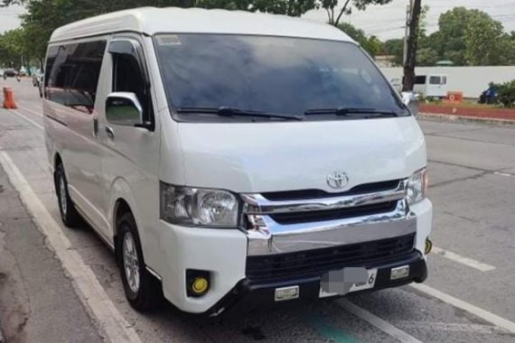 Selling White Toyota Hiace 2017 in Manila