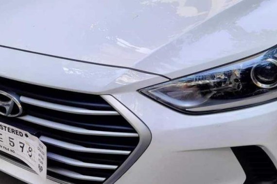 White Hyundai Elantra 2019 for sale in Manual