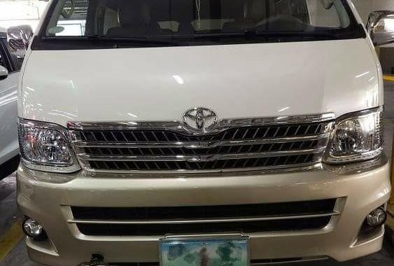 Selling White Toyota Hiace Super Grandia 2013 in Dasmariñas