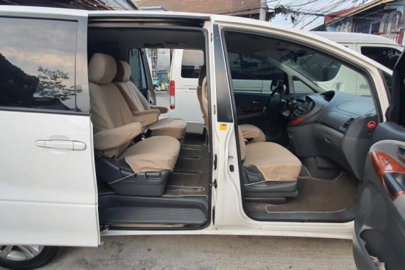 Selling White Toyota Previa 2004 in Malabon