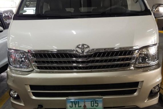 Selling White Toyota Hiace Super Grandia 2013 in Dasmariñas