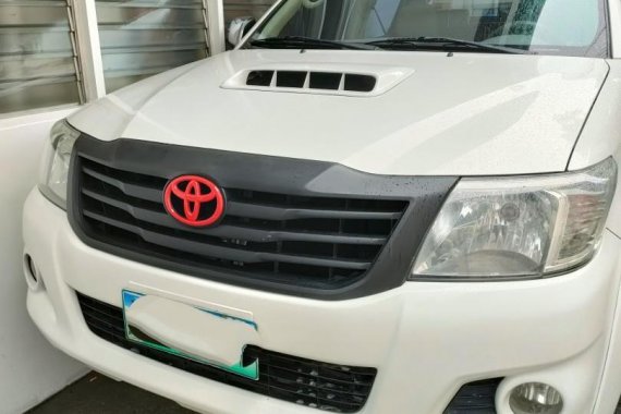 Sell Pearl White 2013 Toyota Hilux in Antipolo