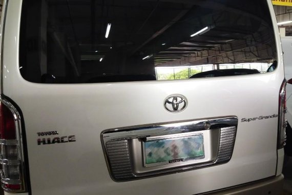 Selling White Toyota Hiace Super Grandia 2013 in Dasmariñas