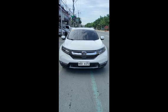 Selling White Honda CR-V 2018 in Quezon 