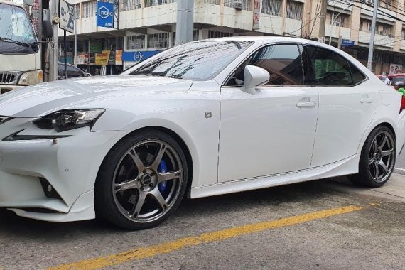 Selling White Lexus IS350 2014 in Quezon