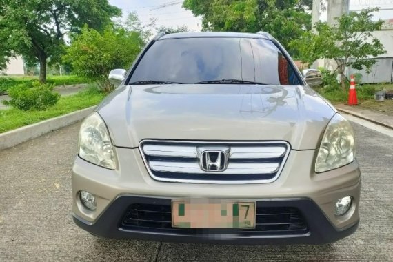 Pearl White Honda CR-V 2006 for sale in Quezon