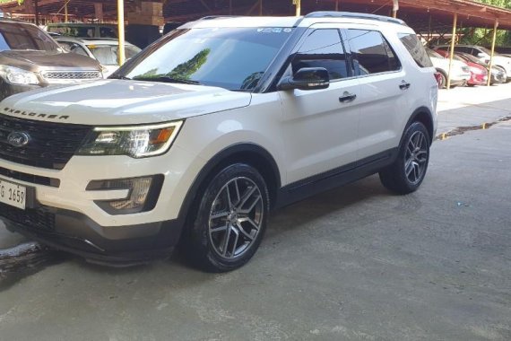 Pearl White Ford Explorer 2016 for sale in Automatic