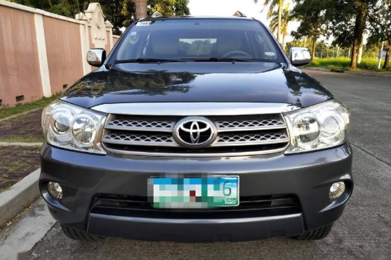 Grey Toyota Fortuner 2010 for sale in Quezon