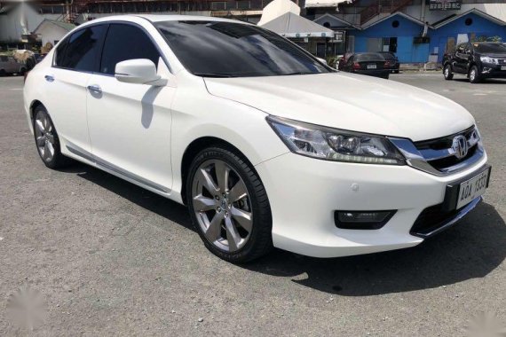 Pearl White Honda Accord 2015 for sale in Automatic