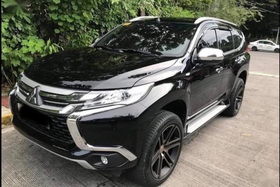 Selling Black Mitsubishi Outlander 2017 in Quezon City