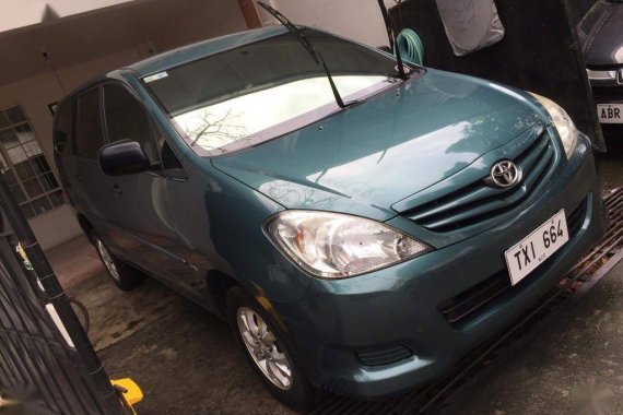 Green Toyota Innova 2011 for sale in Manual