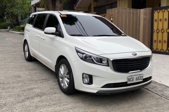 Selling Pearl White Kia Carnival 2016 in Pasig