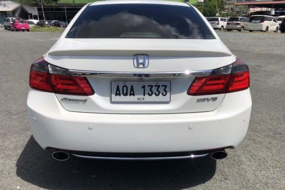 Pearl White Honda Accord 2015 for sale in Automatic