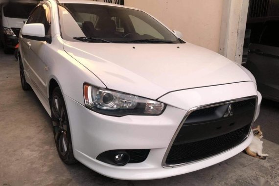 Selling Pearl White Mitsubishi Lancer 2010 in Muntinlupa