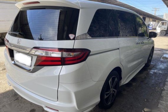 Selling White Honda Odyssey 2015 in Consolacion