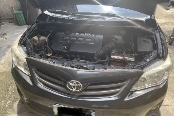 Selling Black Toyota Corolla Altis 2011 in Kalayaan