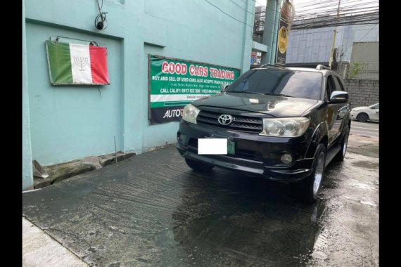 Selling Black Toyota Fortuner 2009 in Makati