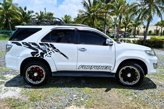 Selling White Toyota Fortuner 2012 in Subic