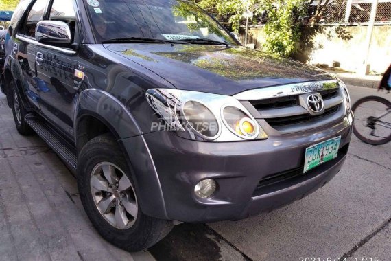 Second hand 2006 Toyota Fortuner  for sale Diesel , 2012 look. 