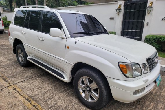 White Toyota Land Cruiser 2006 for sale in Manila