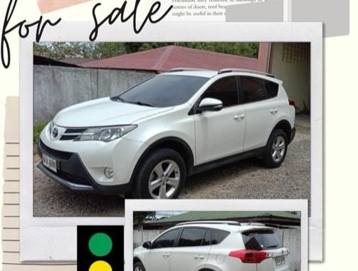 Selling Pearl White Toyota RAV4 2014 in Santa Ana