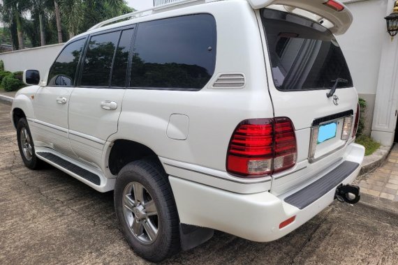 White Toyota Land Cruiser 2006 for sale in Manila