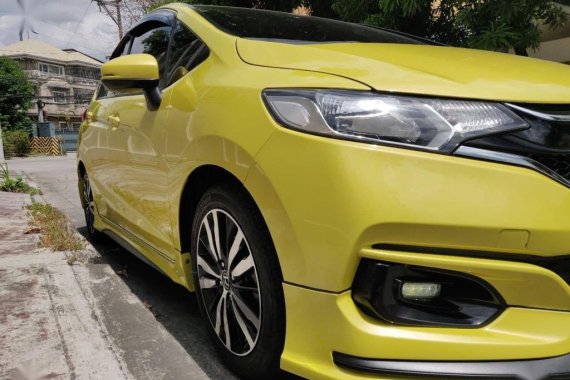 Selling Yellow Honda Jazz 2018 in Quezon