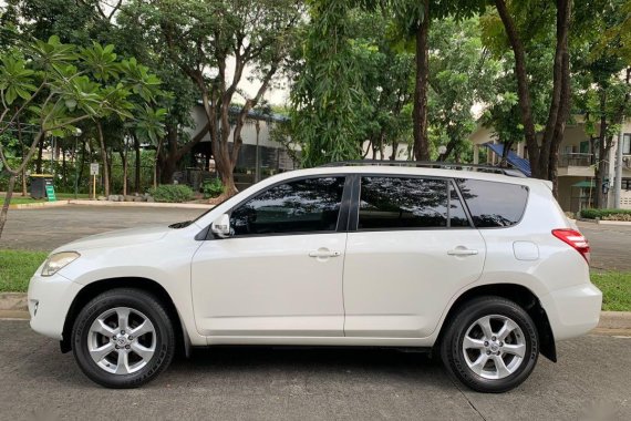 Sell White 2010 Toyota Rav4 in Pasig