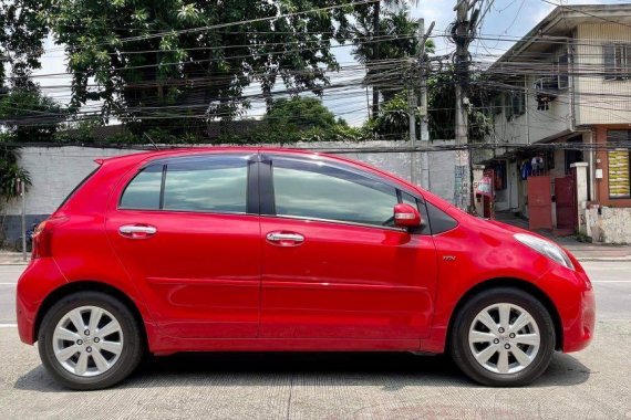 Red Toyota Yaris 2013 for sale in Automatic