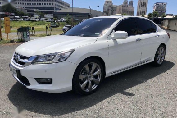 Selling Pearl White Honda Accord 2015 in Pasig