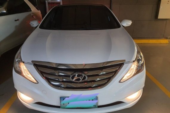 Pearl White Hyundai Sonata 2012 for sale in Makati