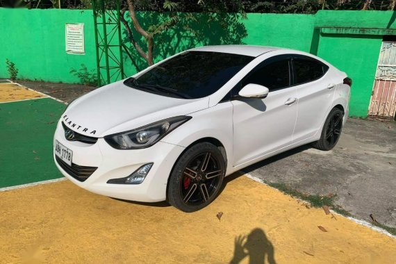 White Hyundai Elantra 2015 for sale in Trece Martires