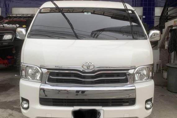 Selling White Toyota Hiace Super Grandia 2017 in Imus