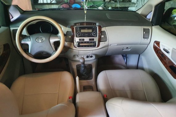 White Toyota Innova 2013 for sale in Quezon
