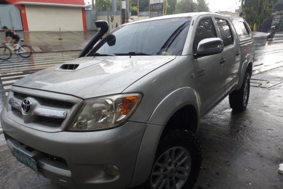 Silver Toyota Hilux 2006 for sale in Automatic