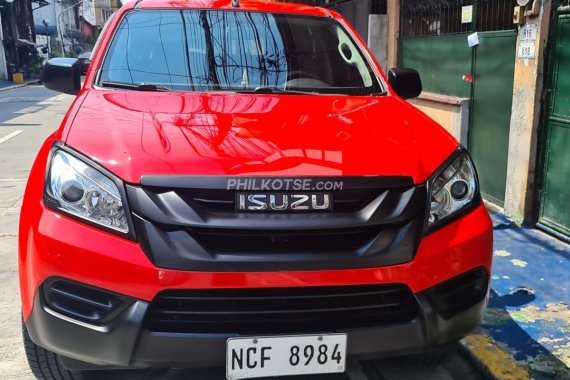 Selling used 2016 Isuzu mu-X  in Red