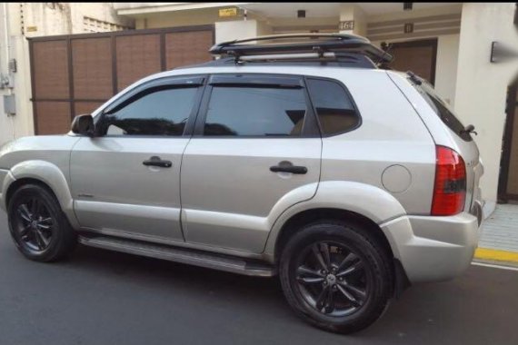 Selling Silver Hyundai Tucson 2007 